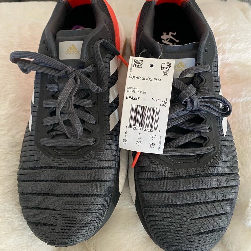 Youth adidas Sz 6.5 tennis shoes